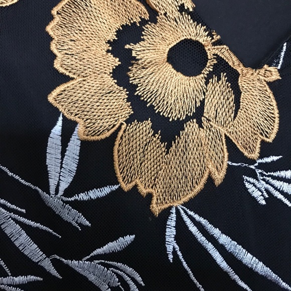 SOLD FREE ADD ON Beautiful tunic shirt! - Picture 3 of 5